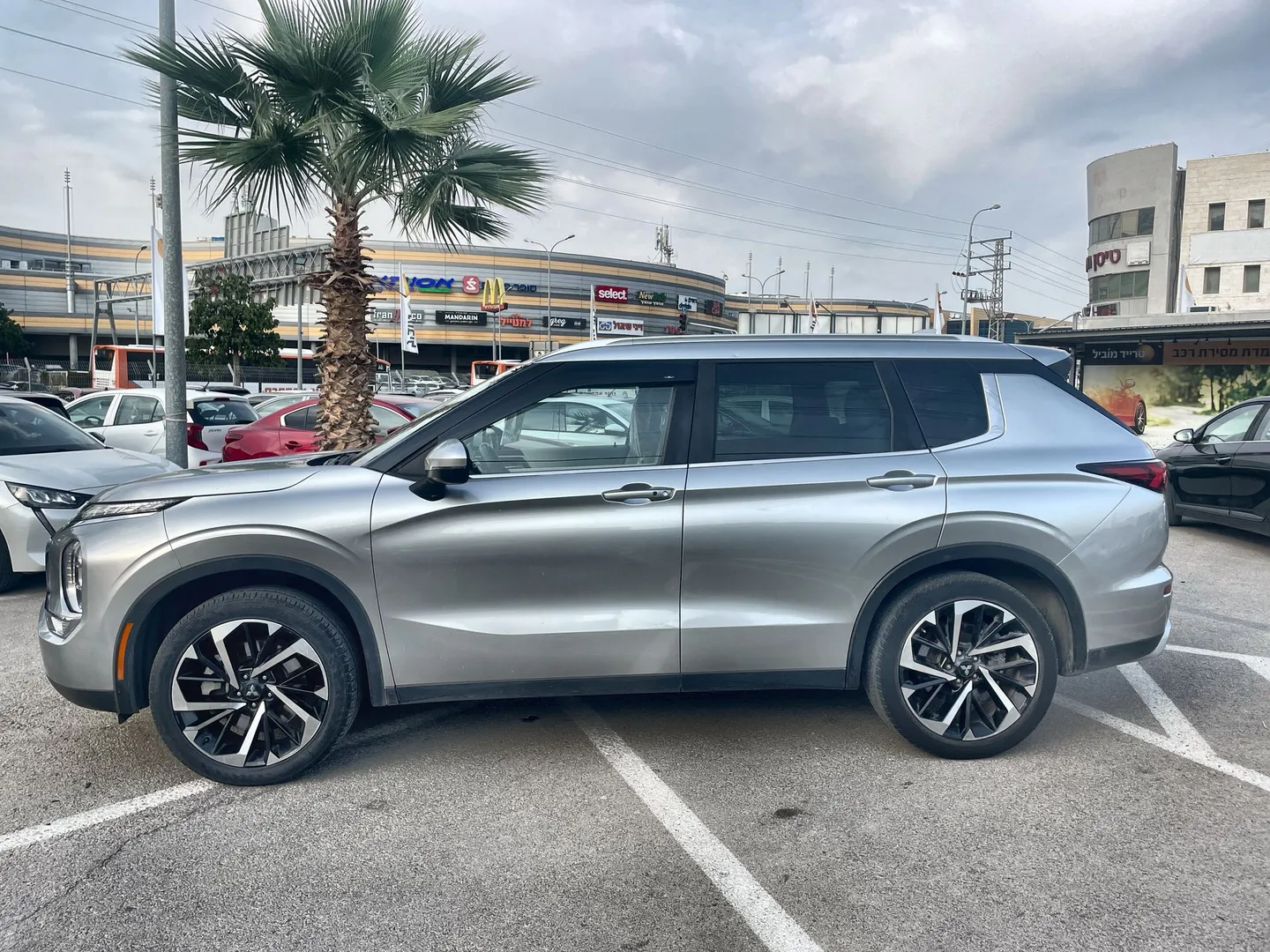 מיצובישי אאוטלנדר 2023