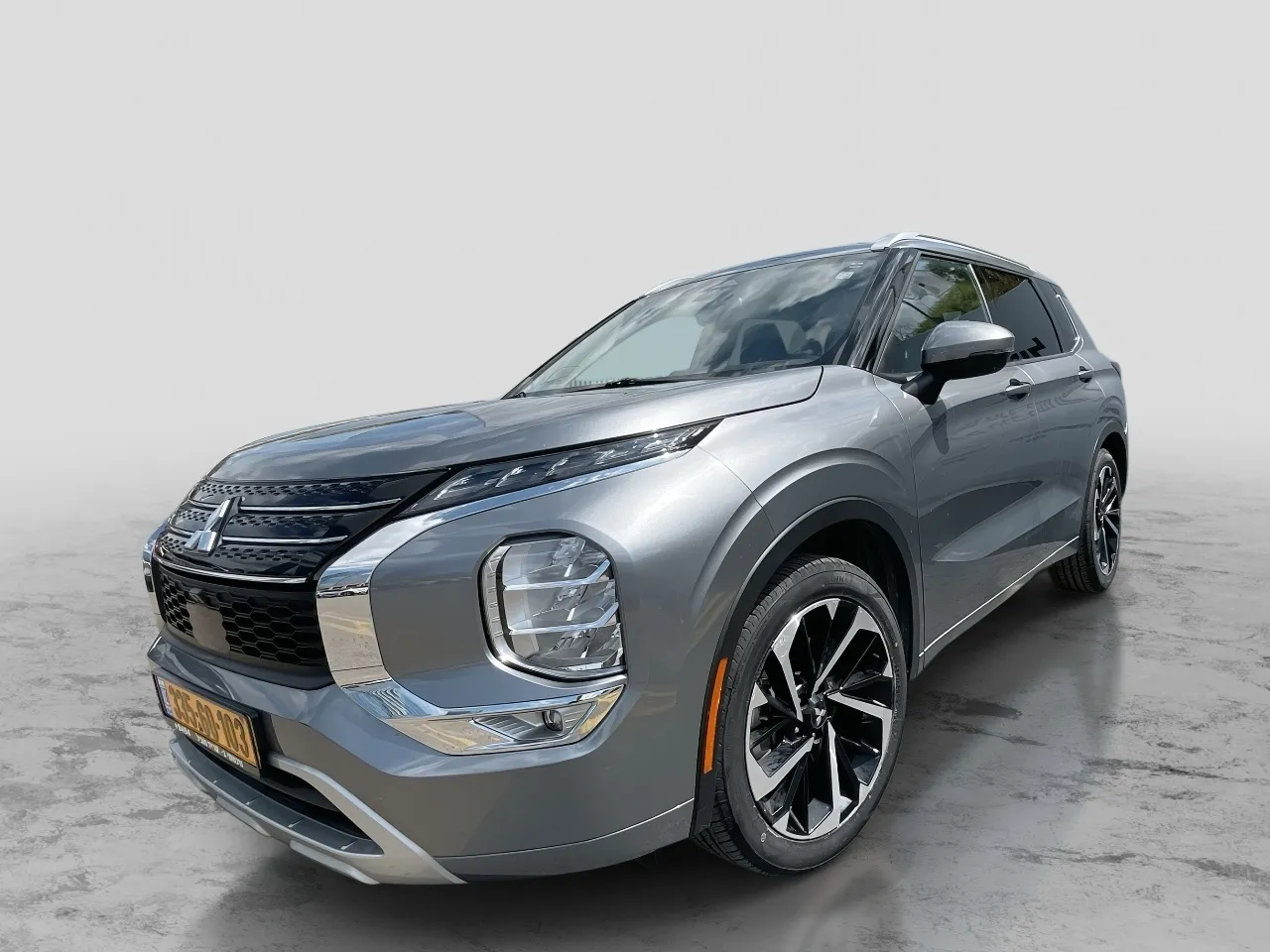 מיצובישי אאוטלנדר 2023